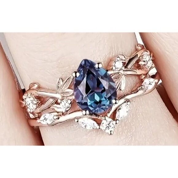 Pear Shape Alexandrite 2 piece Bridal Set engagement set in rose gold - Picture 8 of 8